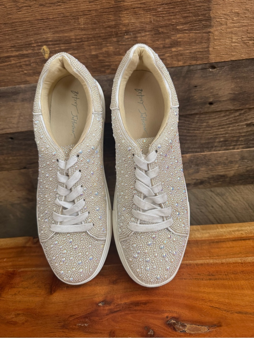 Betsey Johnson SIDNY Ivory Pearl Embellished Platform Lace Sneakers Size 11 EUC